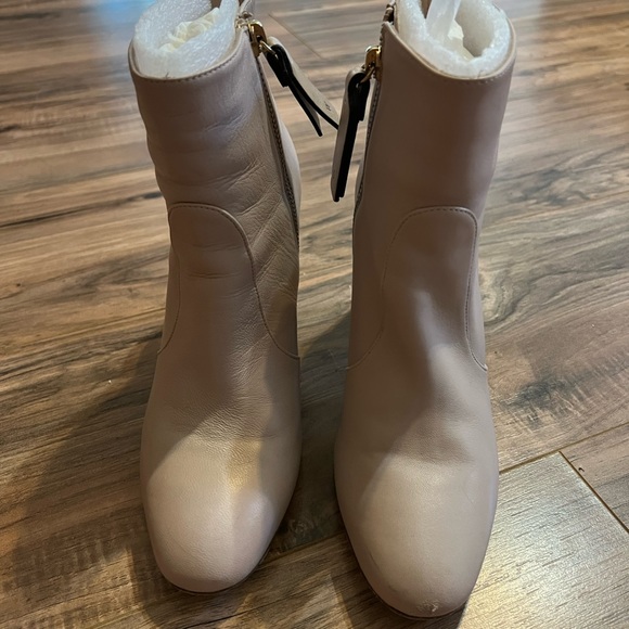 Stuart Weizmann Blush Heeled Boots Size 7. - Picture 4 of 5